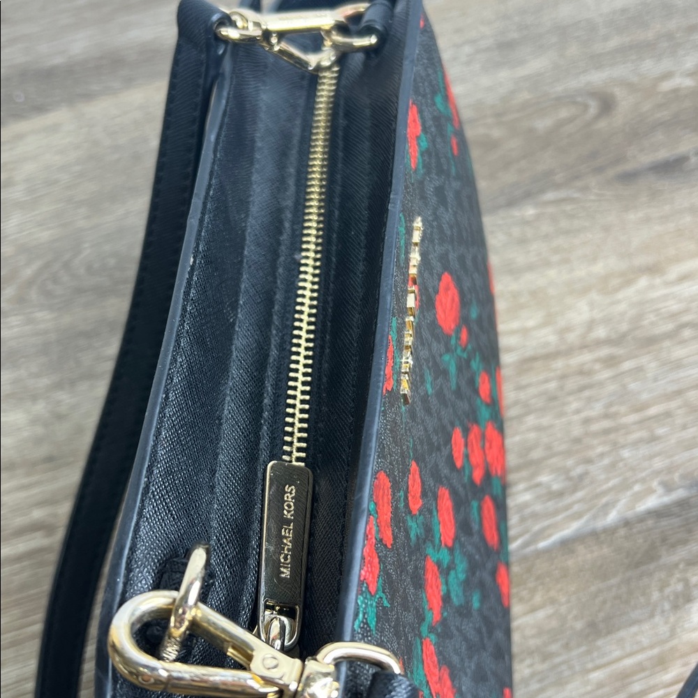 Michael Kors Jet Set Travel Rose Print Crossbody Bag – Black & Red - Picture 6 of 16